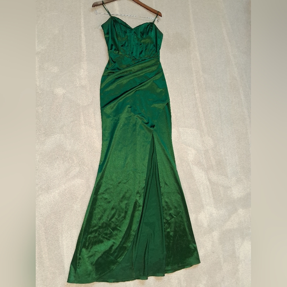 Elegant Green Evening Gown